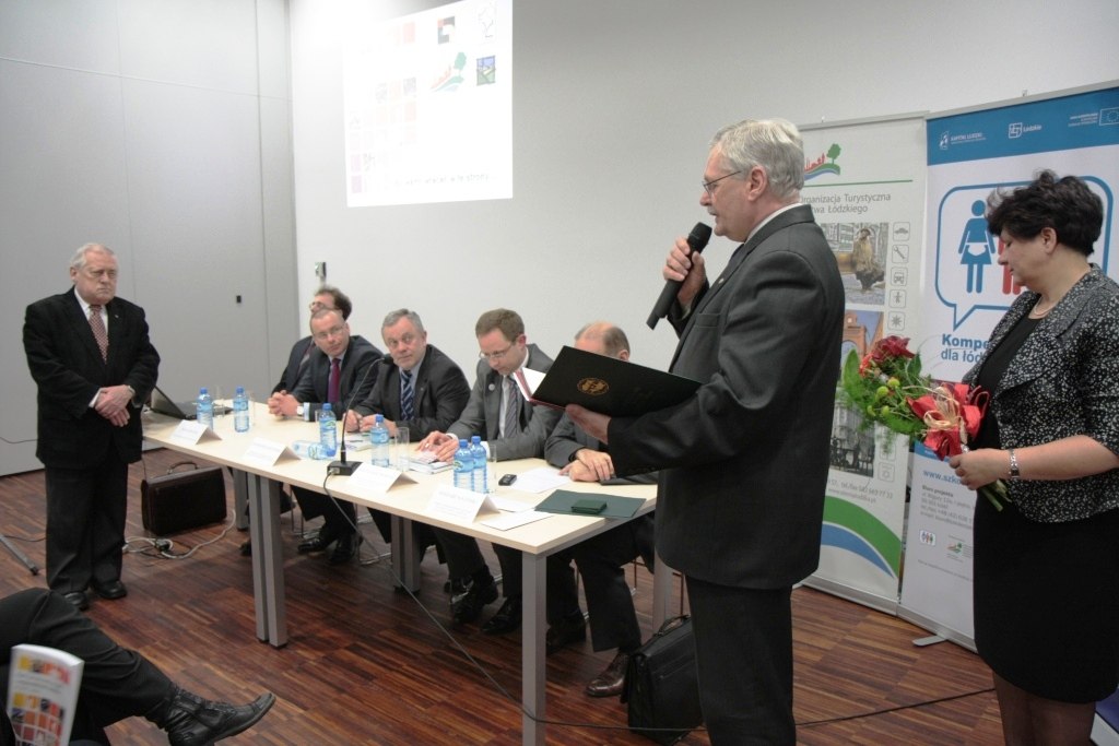 Wyniki badań ruchu turystycznego w Łodzi i woj. łódzkim 2011 oraz wręczenie medali PTTK